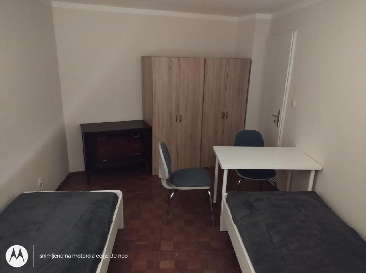 K3 Rg, Zentrale Lage, Schone 2 Zimmer, Voll Ausgestattet! 1