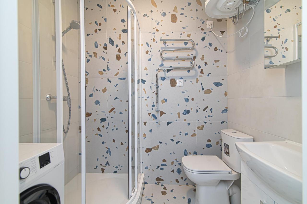 Shortstopstudent (Adults Only) 1