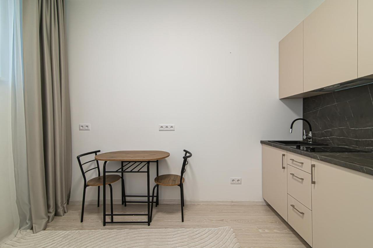 Shortstopstudent (Adults Only) 2