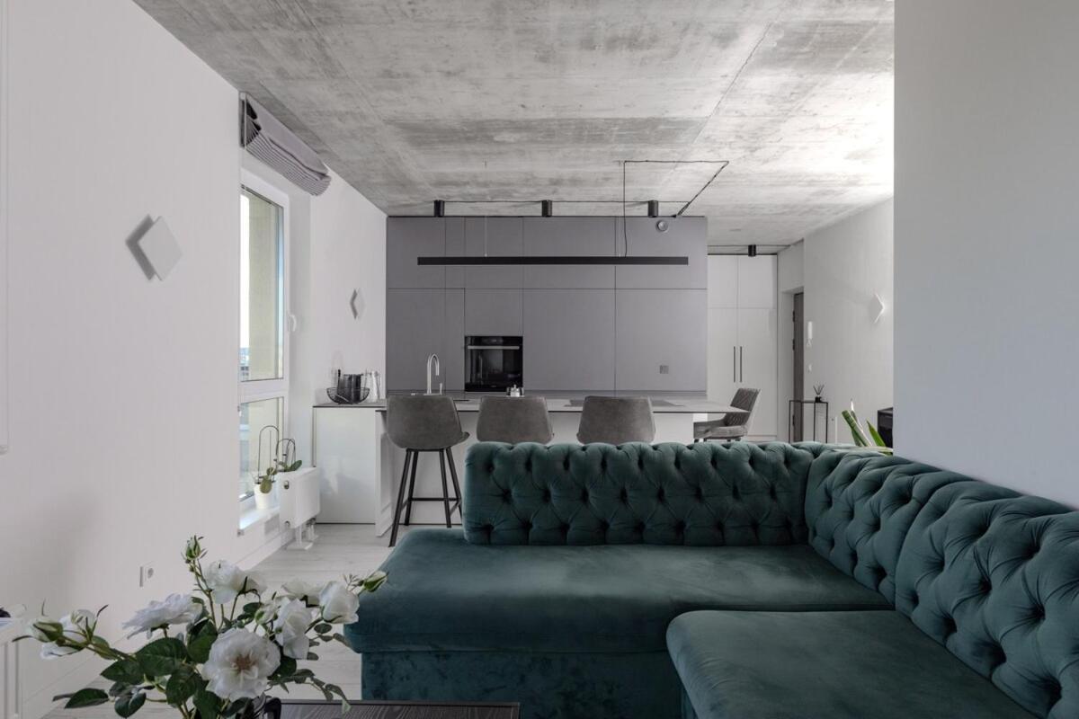 Skyline 1 Bd Apartment by Domvia