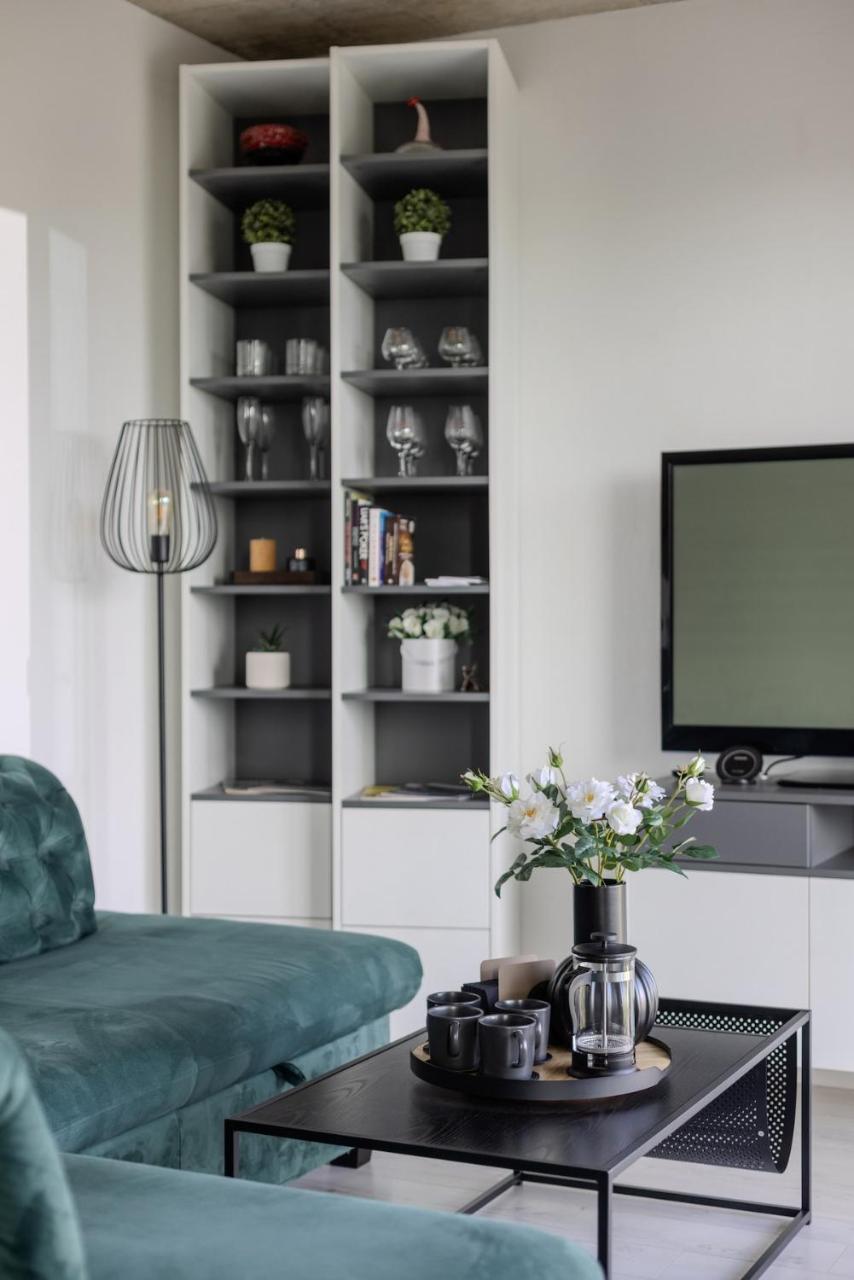 Skyline 1 Bd Apartment by Domvia 1