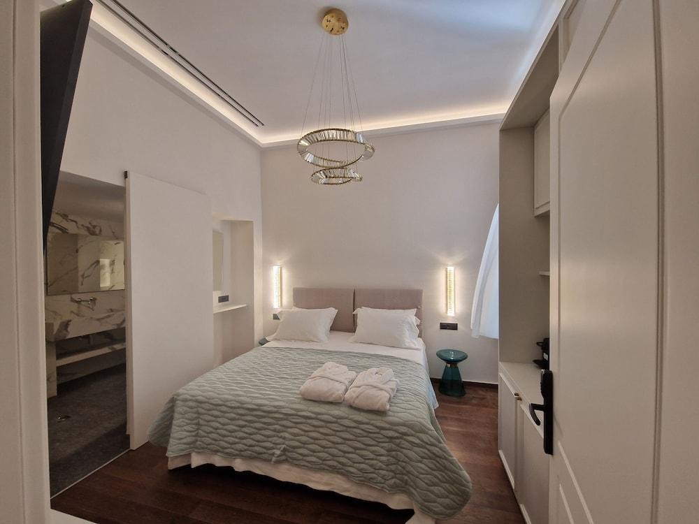 Jensen Luxury Suites 1