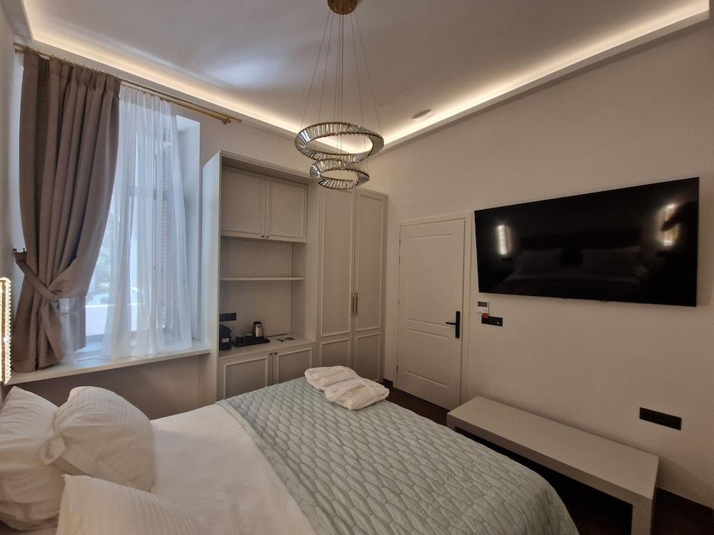 Jensen Luxury Suites 2