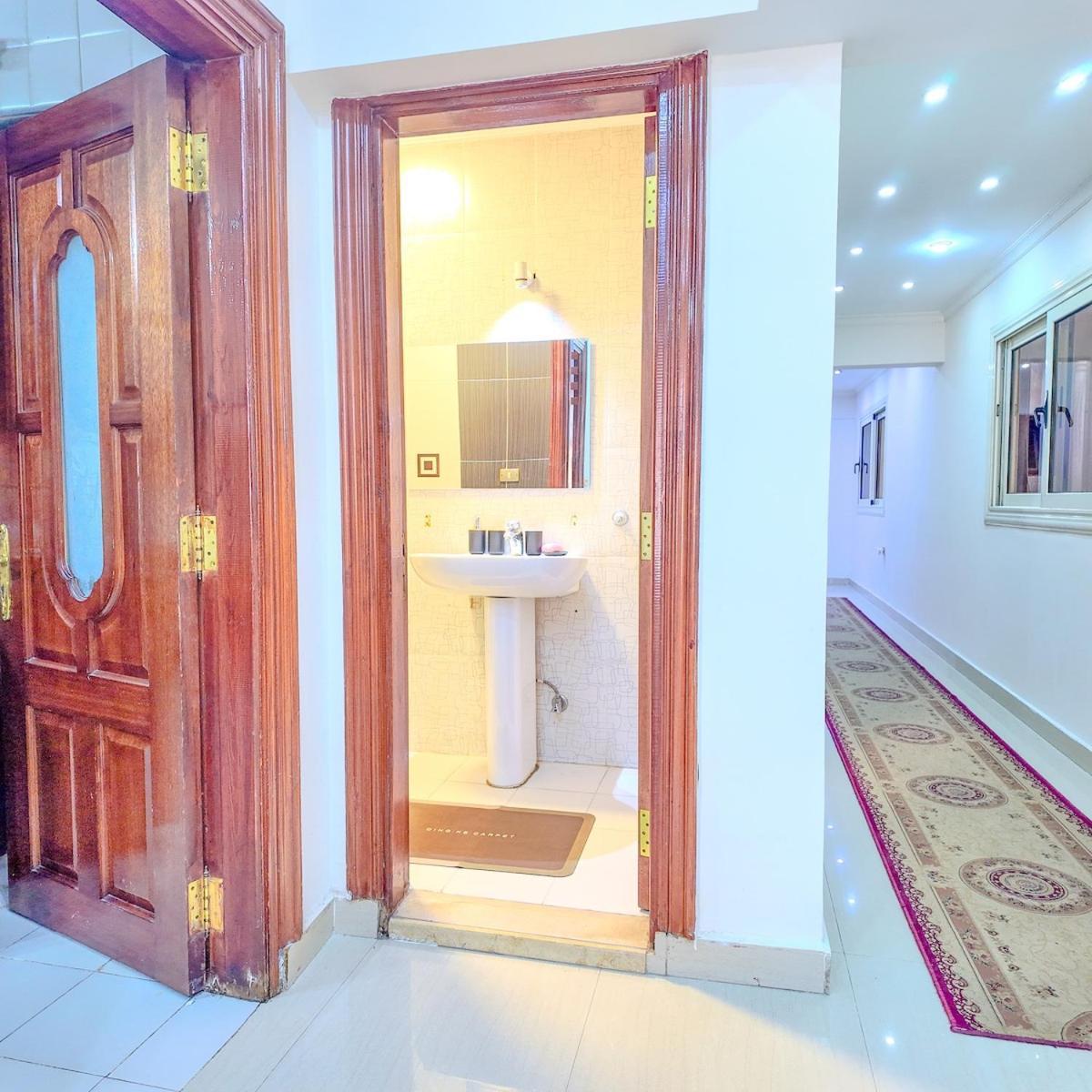 Big Flat in Dokki Twin Room Private Bathroom 1