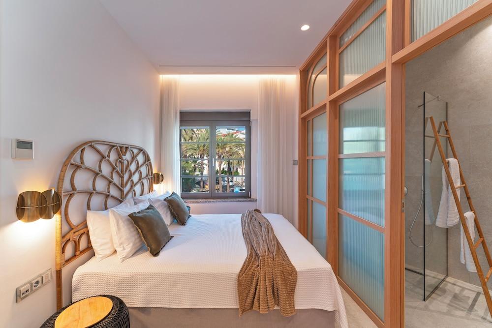 Naillac Elite Suites 1