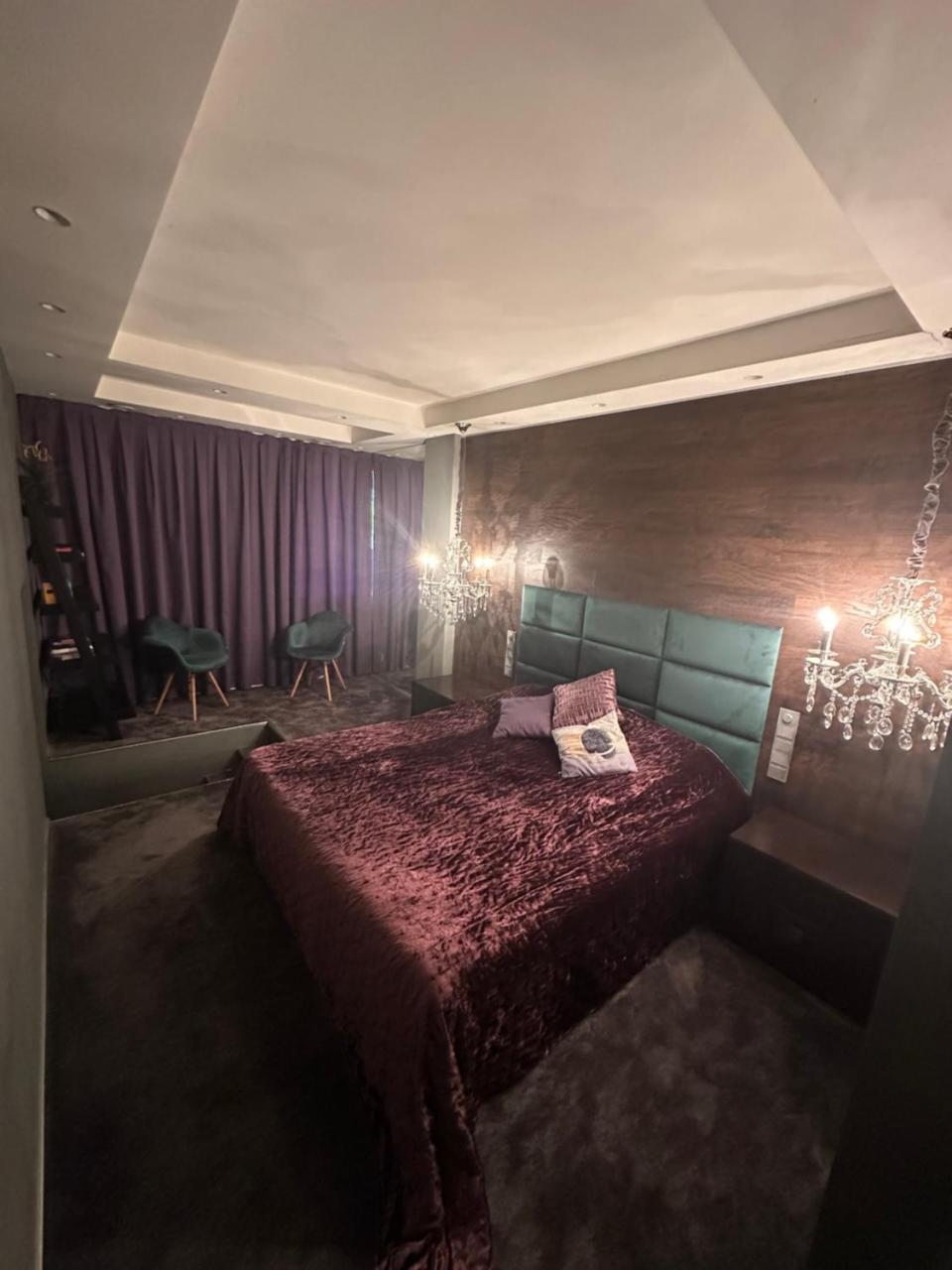 B&M King Bed Self Check-In 1