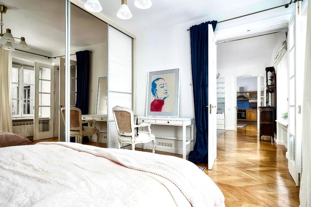 Old Town, Bright, Peaceful, Balcony, Netflix 2