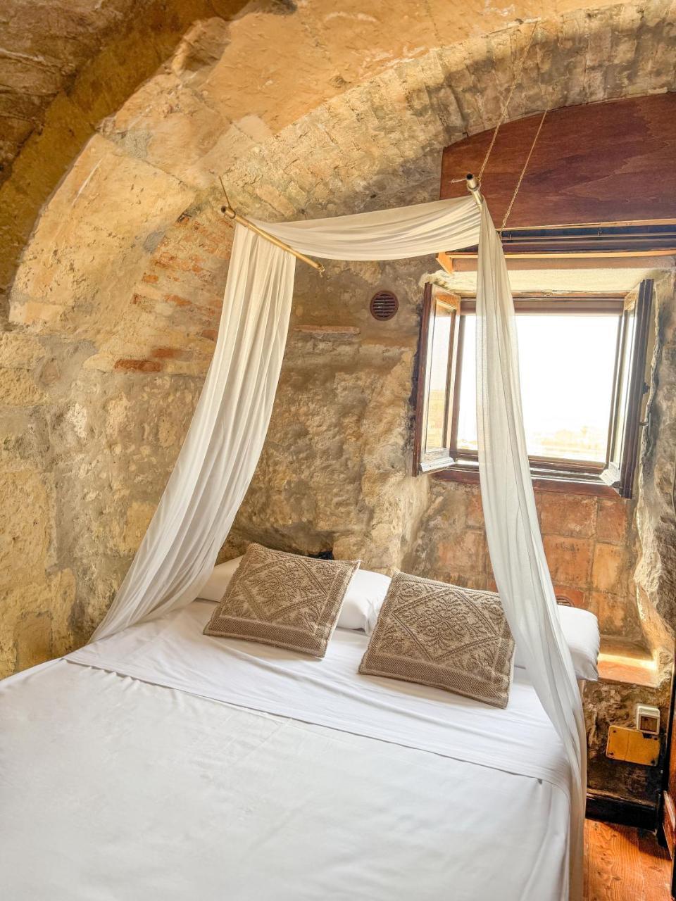 Kalma Elephant Tower - Medieval Stay with a City View 1