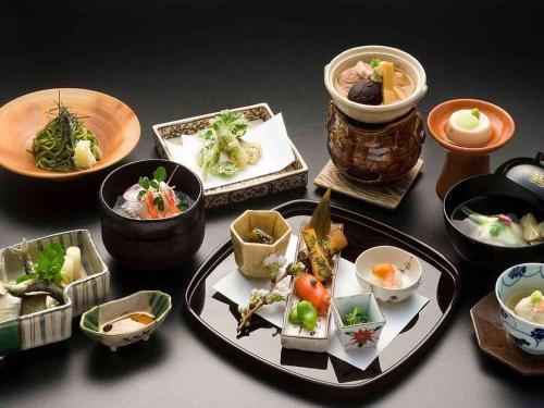 Kanazawayuwakuonsen Nihonryorisakaeya 1