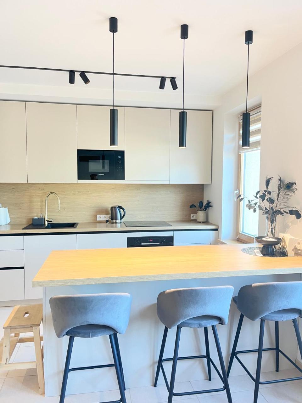 Central Location I Private Garage Parking & Easy Checkin I Cᴏʜᴏsᴛ 1