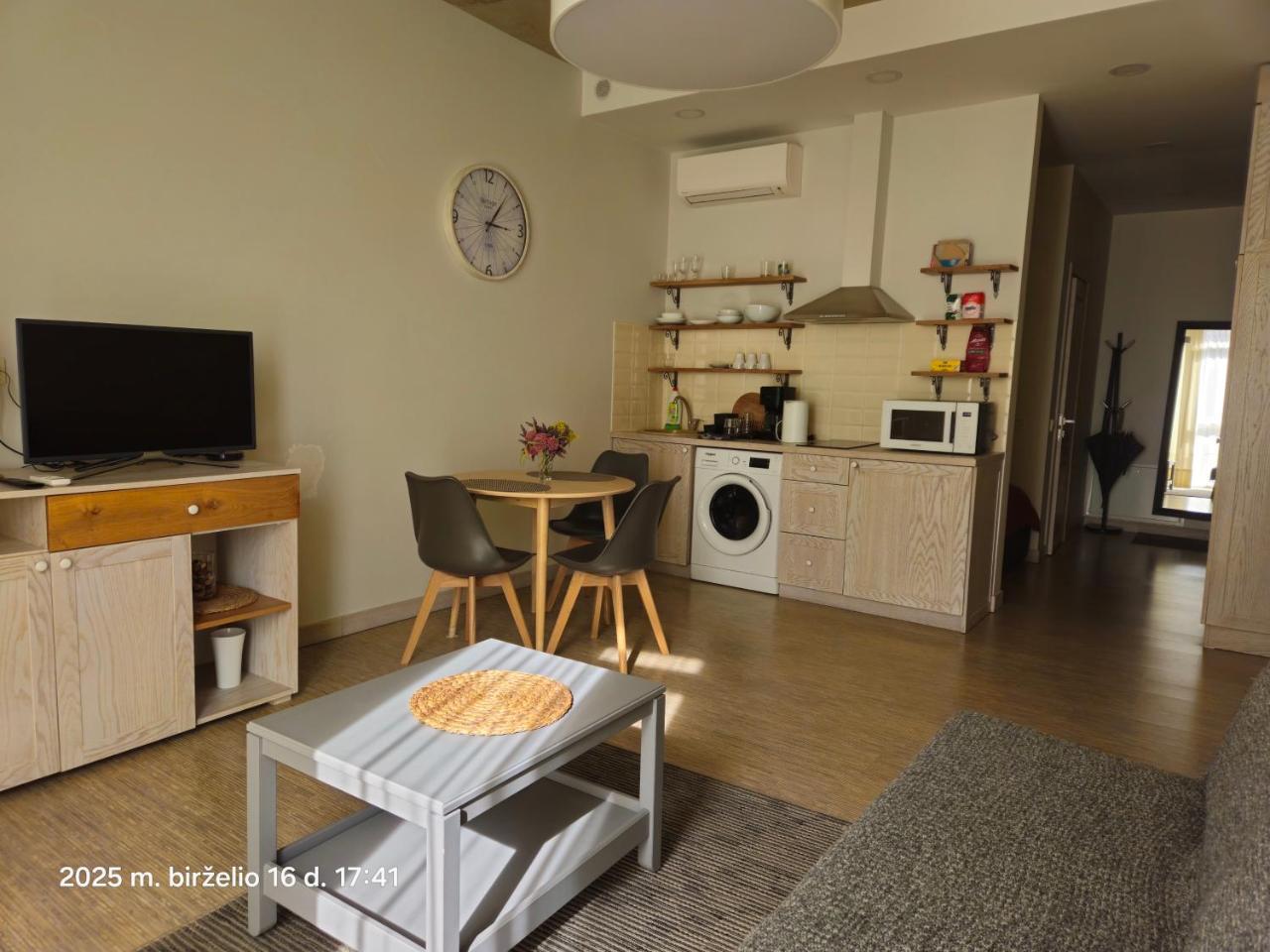 Happy Inn Plentiful Old Town Studio, Self Check-In, Ac, Parking in the Underground Garage