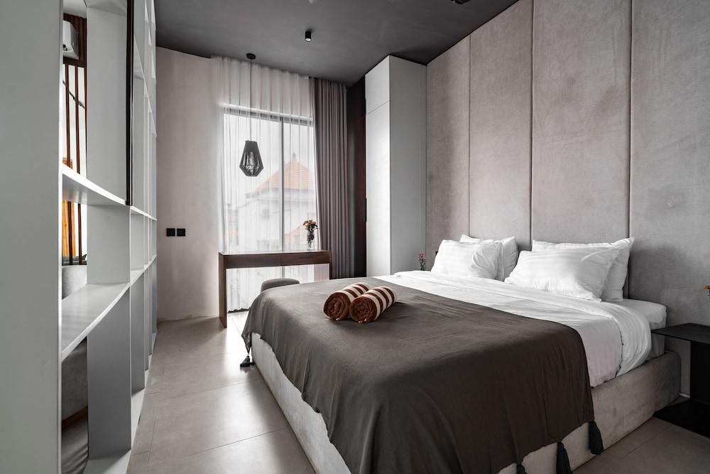 Sebelas Apartments by Evdekimi – the Residence with Authentic Cafe in Ubud Center 2