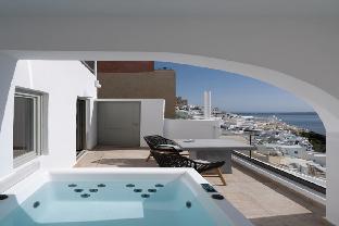 Adamis Majesty Suites