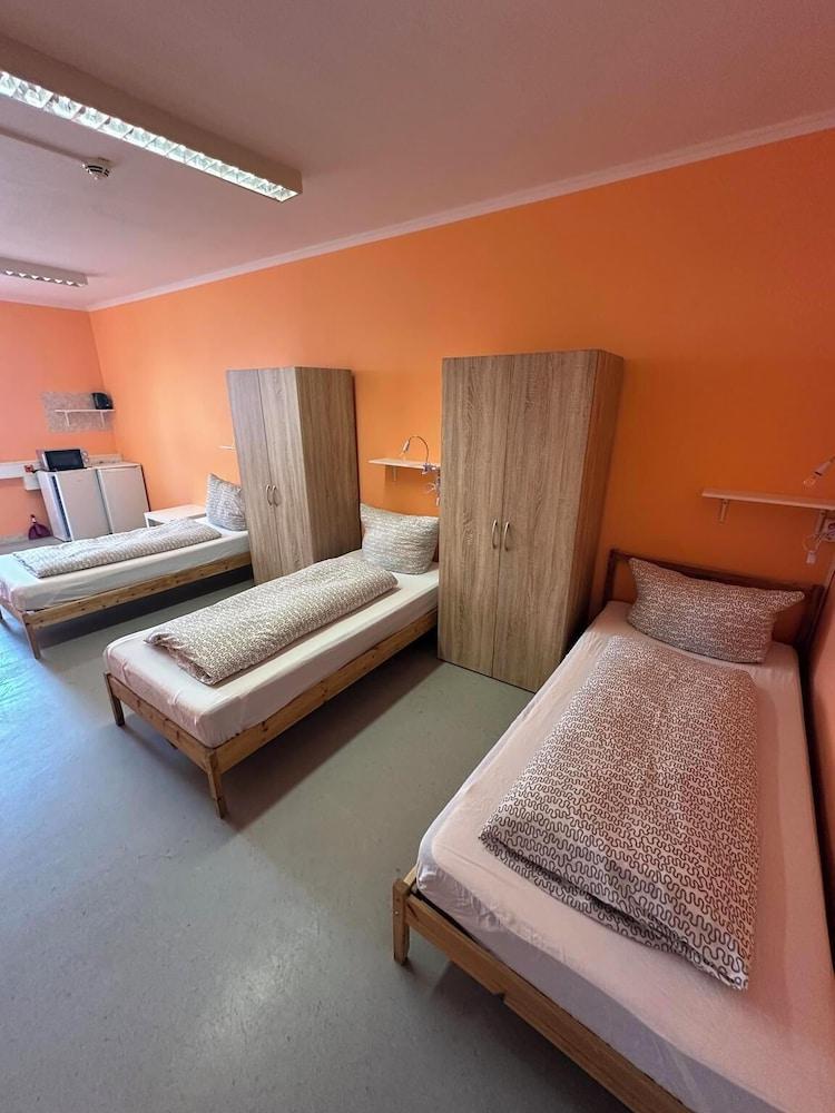 2-Rent Group Hostel Zimmer&Apartments Gkp2 2