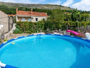 Apartments Nicol - Two-Bedroom Apartment with Terrace And Sea View 1