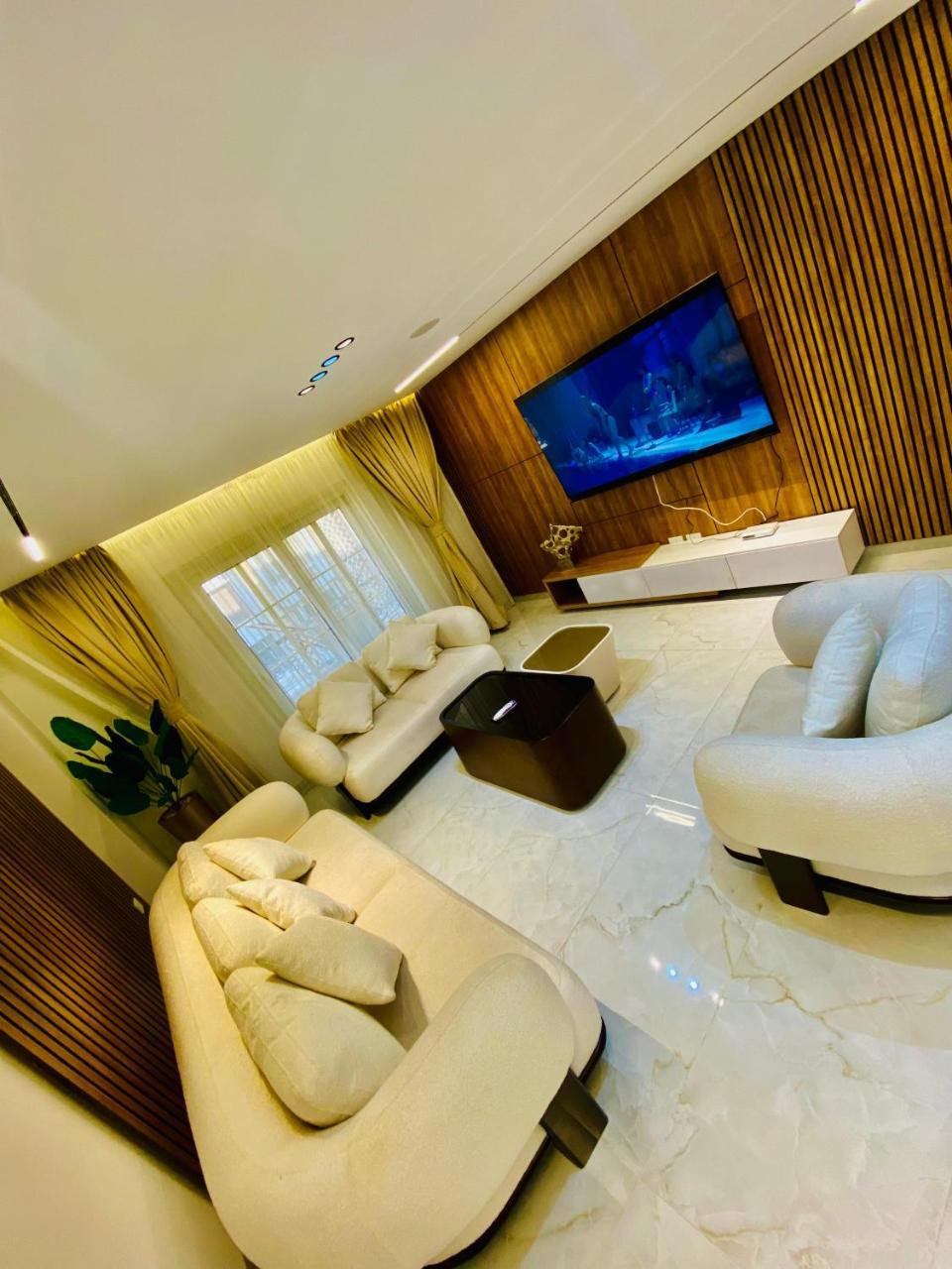 Luxury 3 Bedroom Apartment