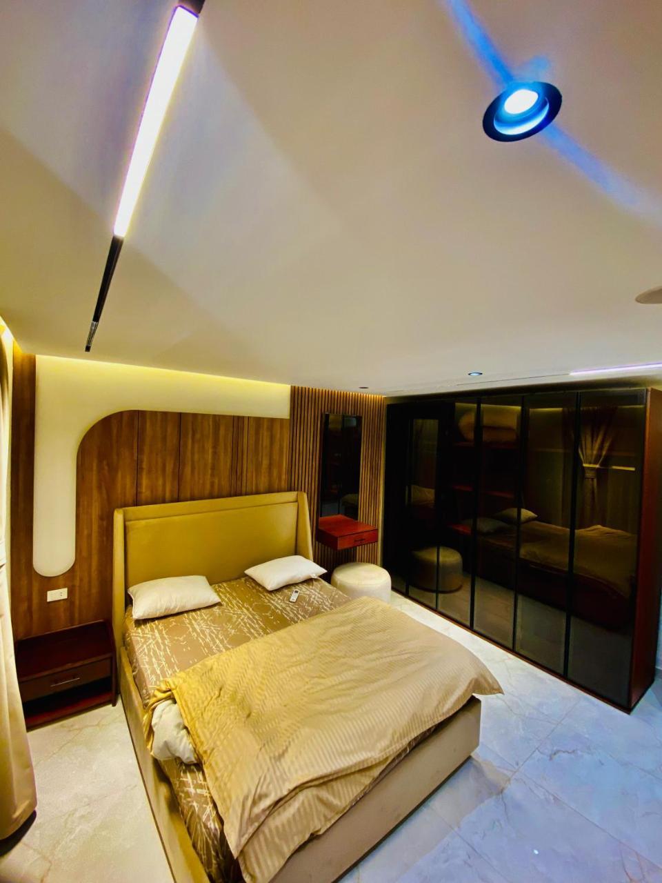 Luxury 3 Bedroom Apartment 2