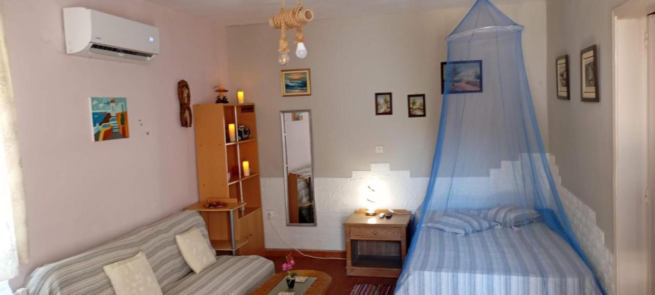 Giannis Valeria (Adults Only)