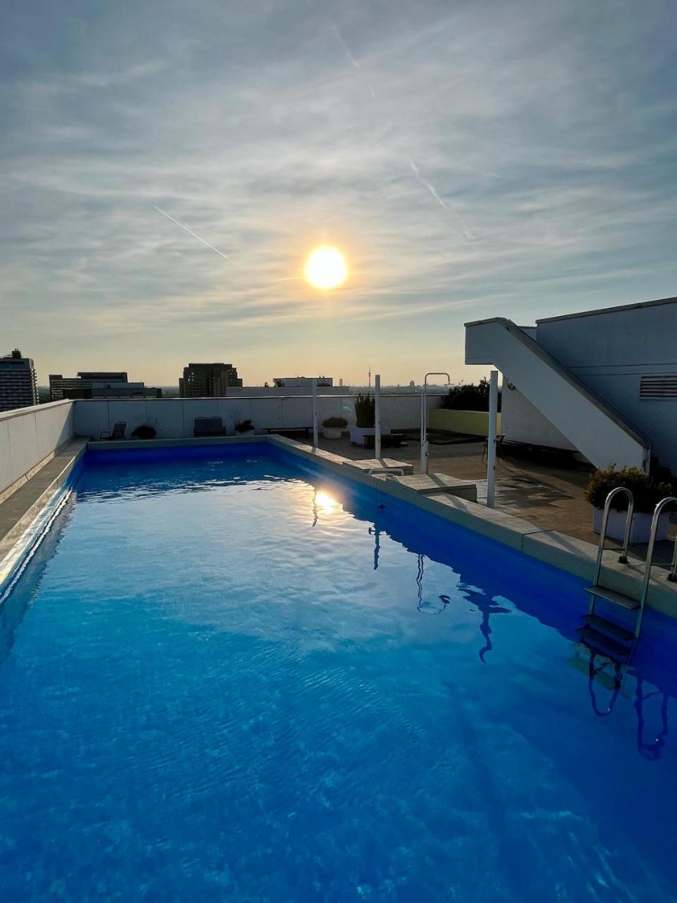 Chic Apartment - Rooftop Pool & Alps View (Adults Only) 1