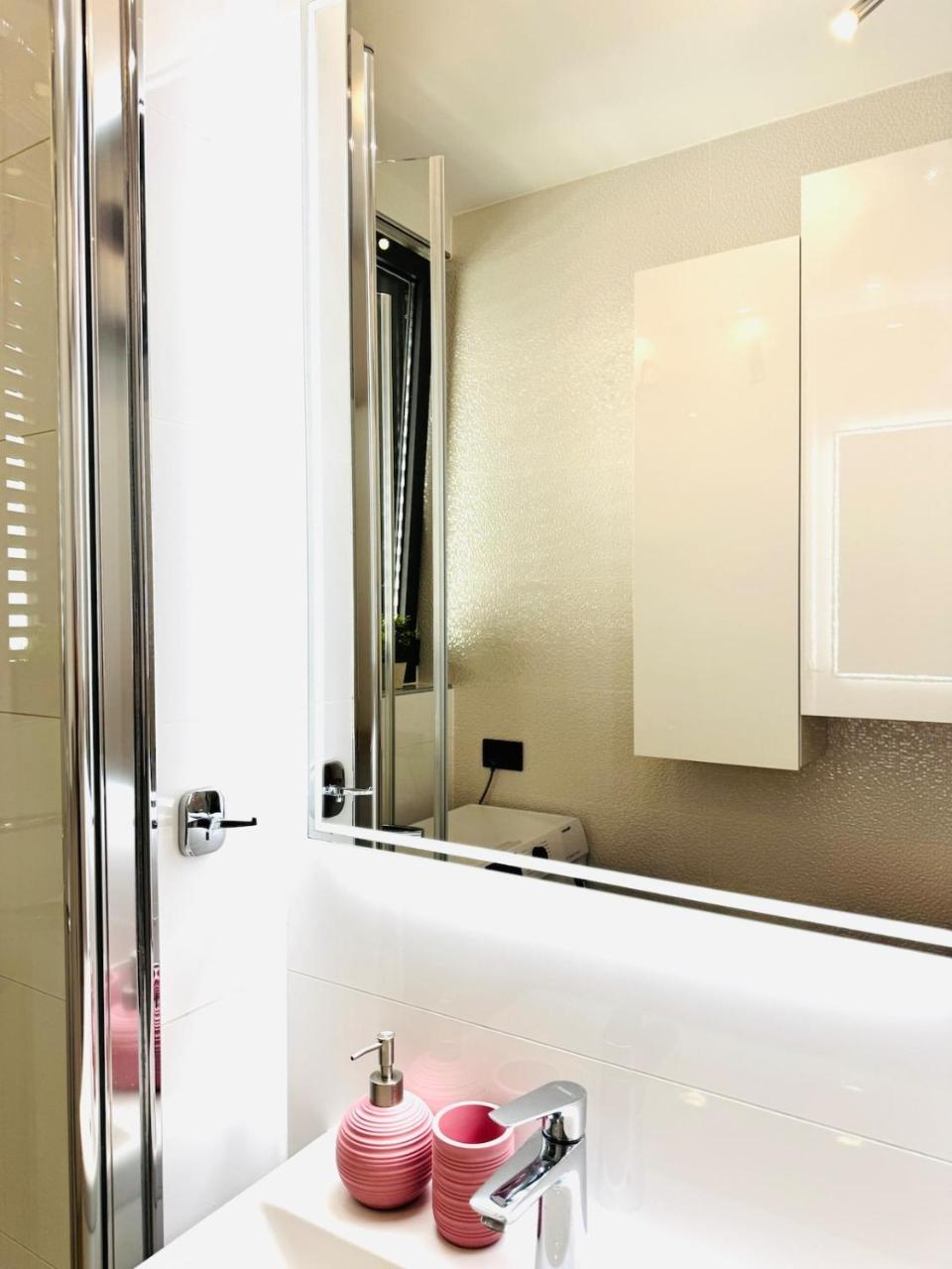 Best Choice Apartment with Free Private Parking Close To the Old Town 2