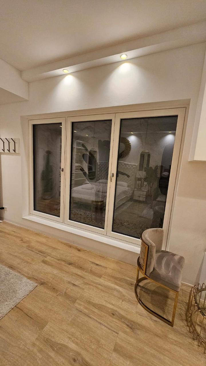 Ug Neubau City Wohnung - Pool, Gym, Sauna, Zweites Bad Extra Buchbar 2