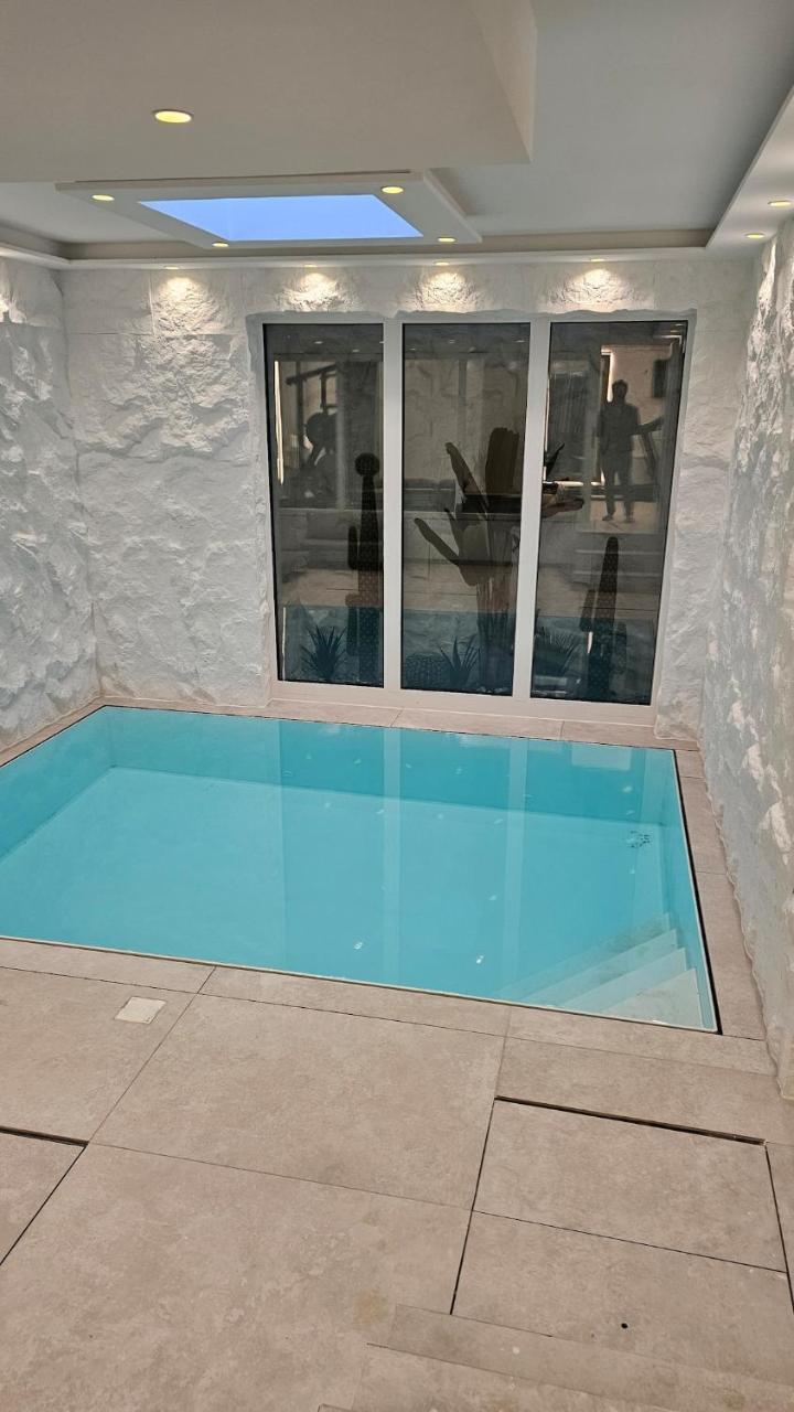 Ug Neubau City Wohnung - Pool, Gym, Sauna, Zweites Bad Extra Buchbar 1