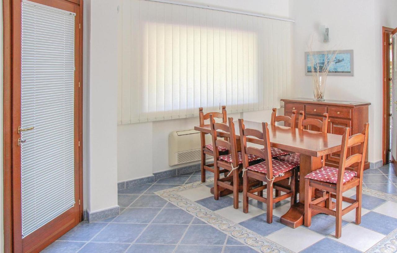 Rei Sole Uni 6 Pool 2