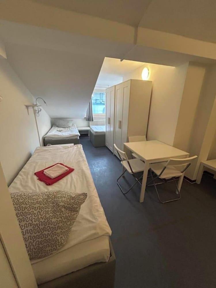 2-Rent Group Hostel Apartments Sen14 1