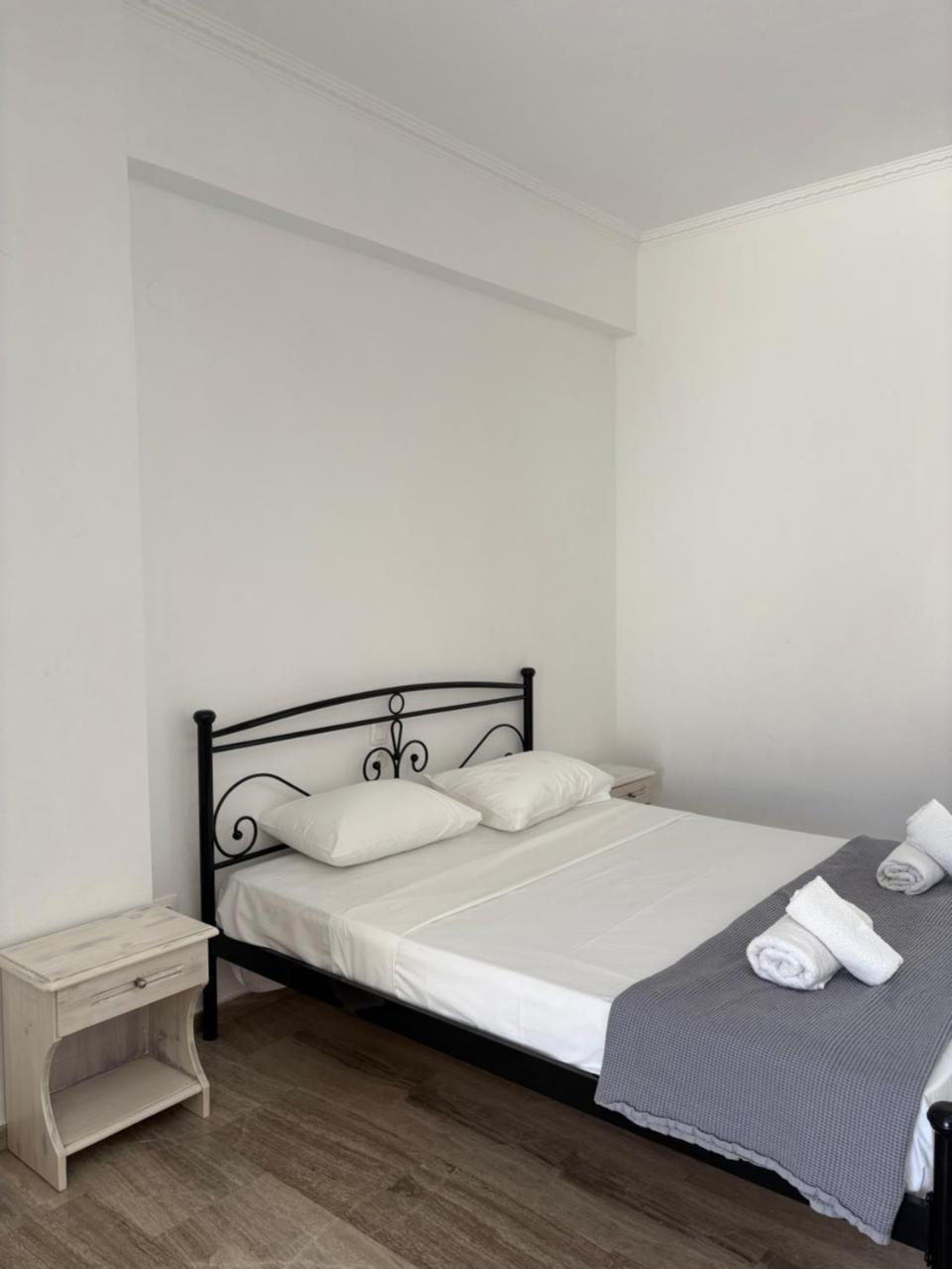 White Wave Studio 4 1