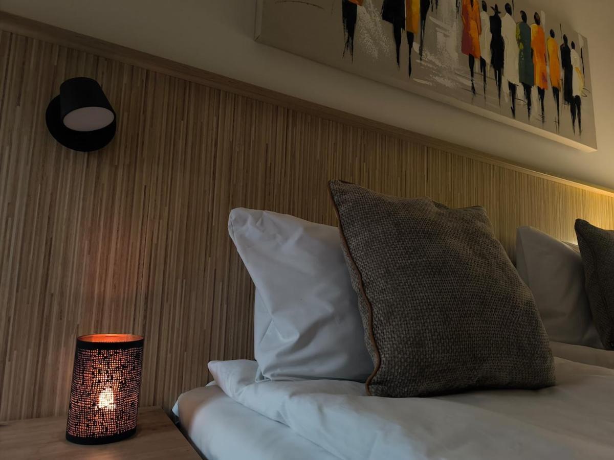 Embassy Studio 303 2