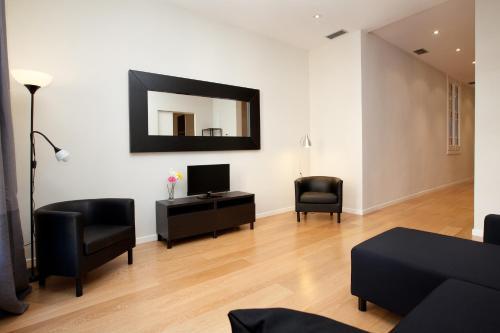 Spacious And Modern Apartment 2