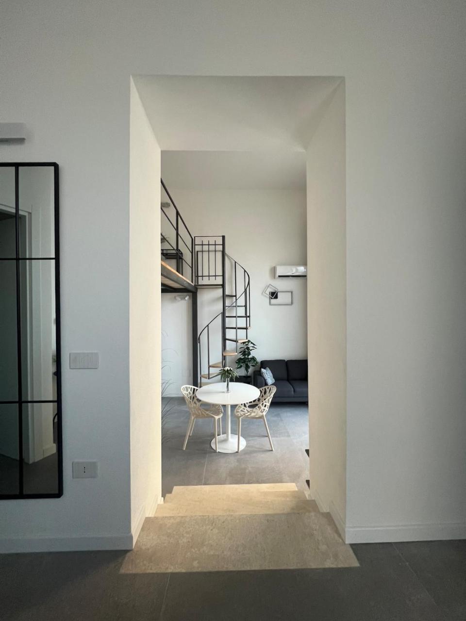 Lux Loft- Downtown Gem