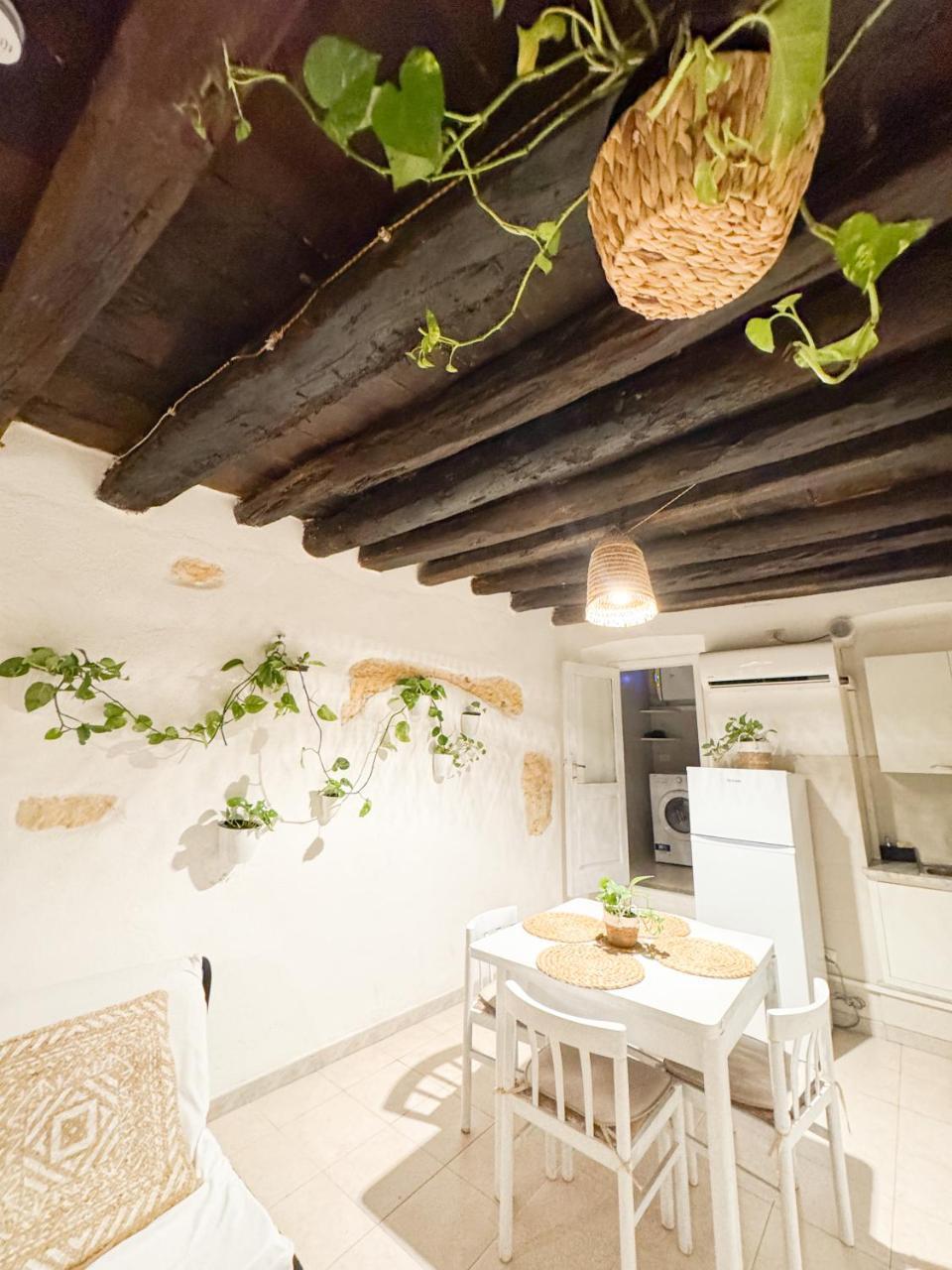 Kalma - Authentic Sardinian Home at the Most Picturesque Street of Old Town 1