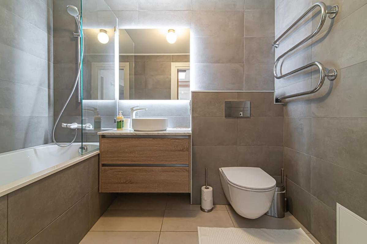 Spacious 3 Bdr Apartment in Old Town 1