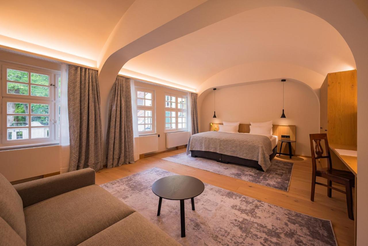 Gutshotel Menterschwaige 1