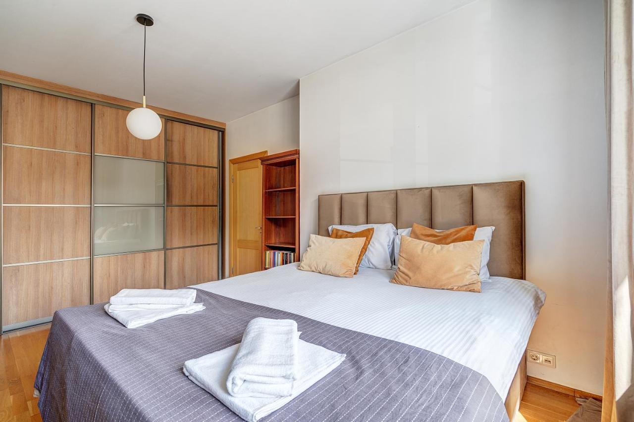 Elegant 2-Bedroom in City Center