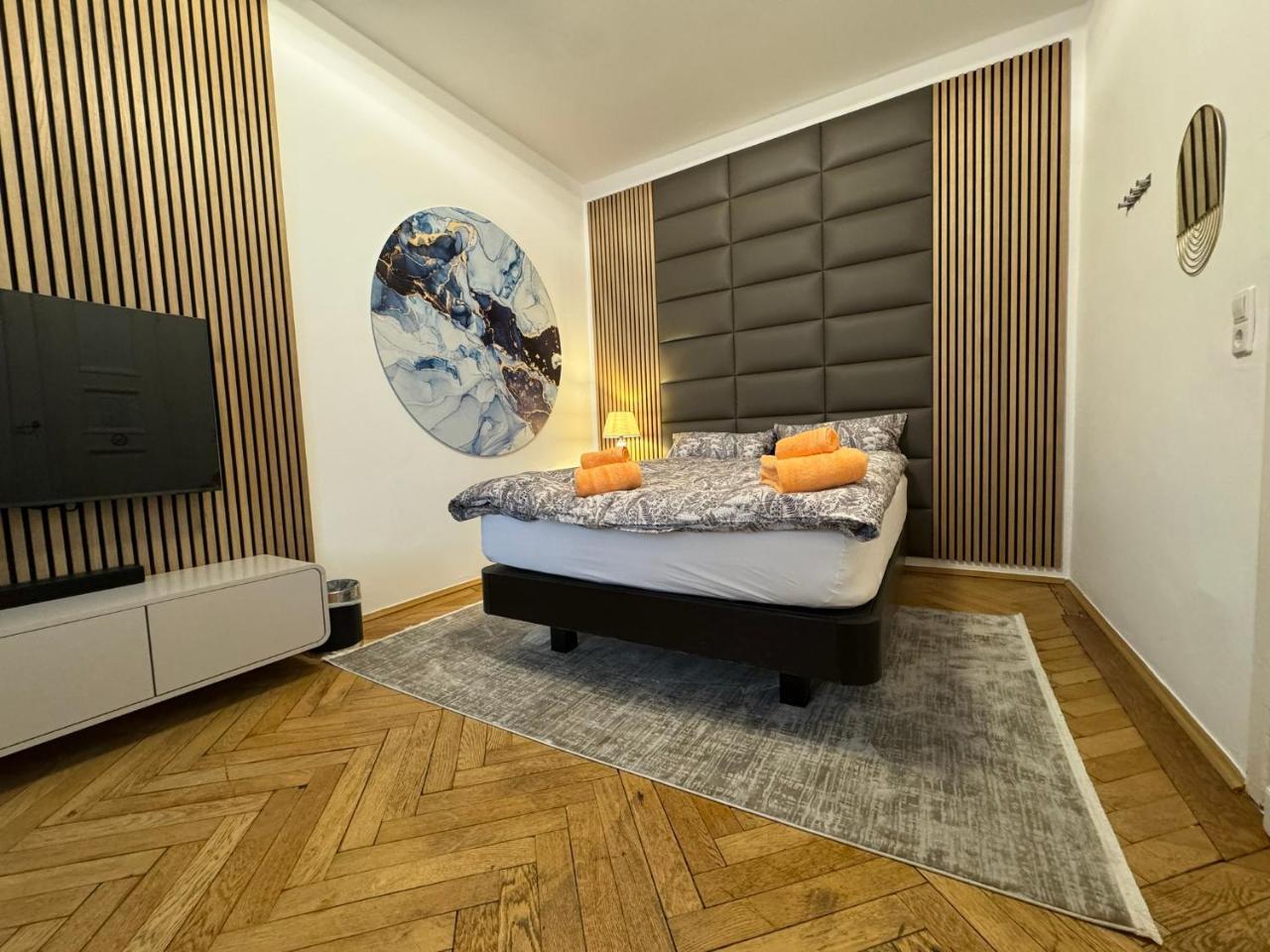 Isartor Rooms (Adults Only)