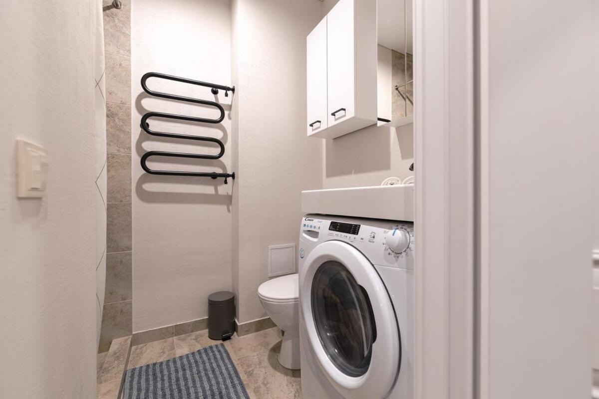 Stylich White Salad Studio Near the City Center (Adults Only) 2