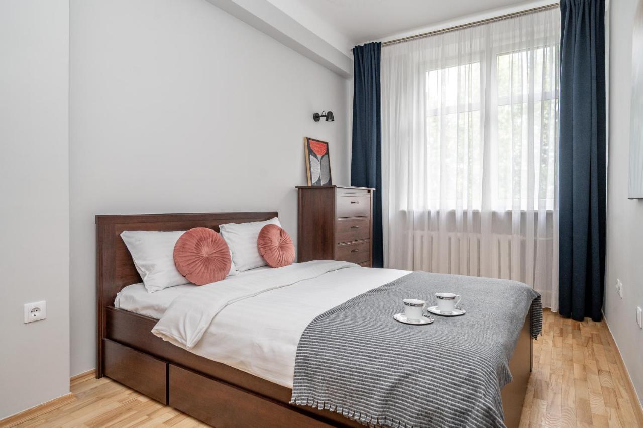 Vokieciu St Apt with Balcony I in the Center of It All I Cohost