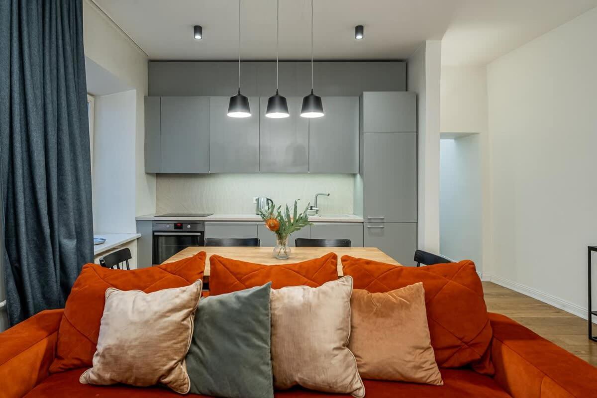 Domillion New City Hall Duplex D11c for 12 Ppl 2