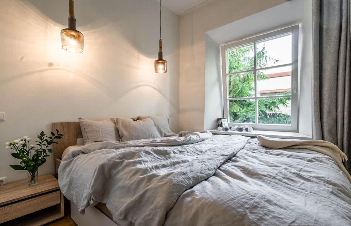 Domillion New City Hall Duplex D11c for 12 Ppl 1