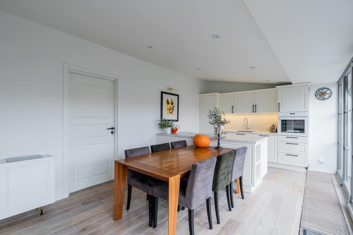 Domillion Amazing 3bdr Penthouse with Terrace Mz28