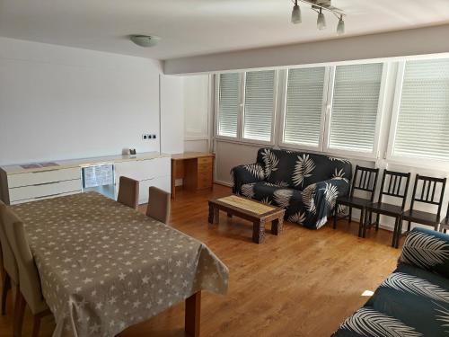 Large Apartment Near Fira And City Center