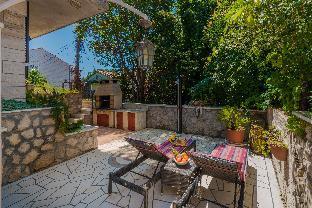 Apartment Ivona with Teracce