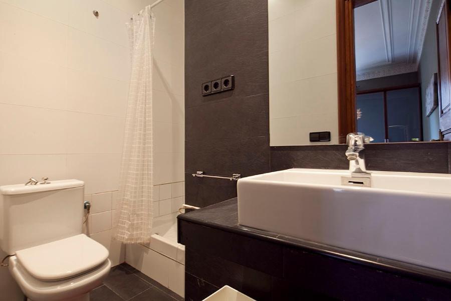 Catalunya Executive 3 Bedrooms, 3 Bathrooms AC Wifi 1