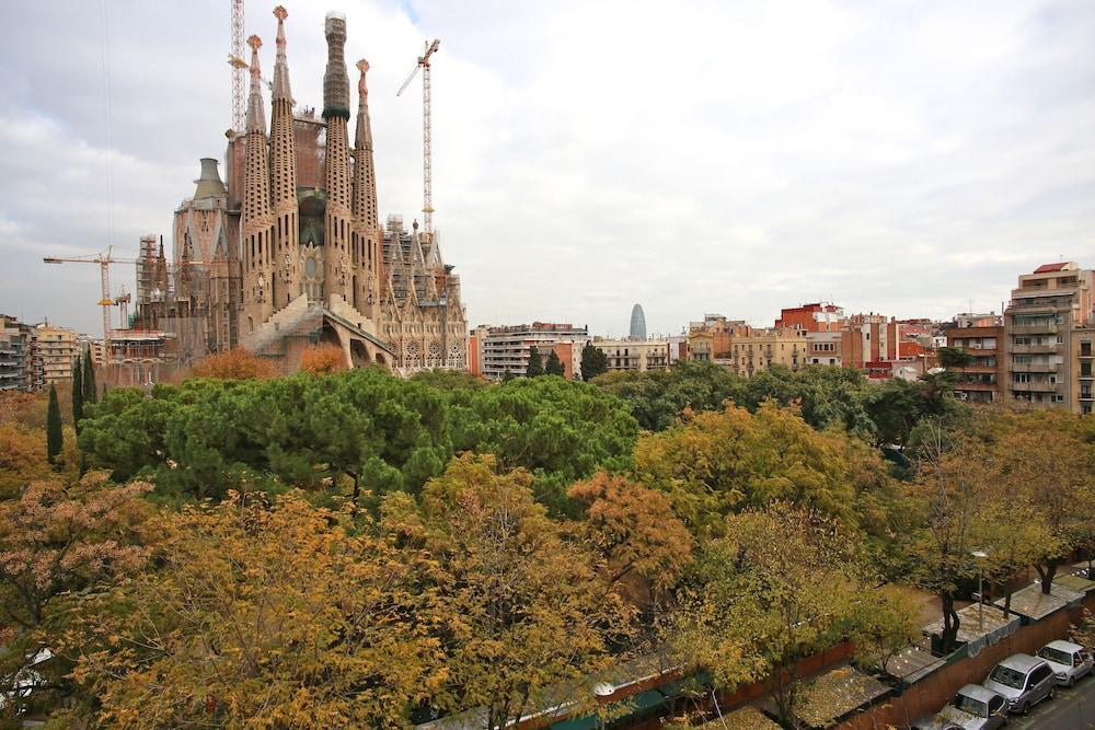 Barcelonaforrent Plaza Sagrada Familia 2