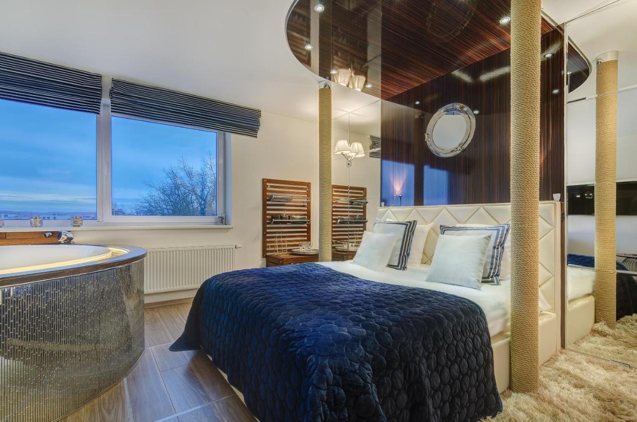 June Street SPA Apartments