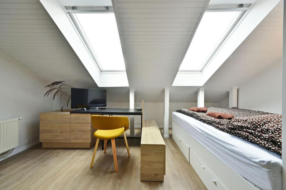 Domillion 2bdr 2bath on Vokieciu W Parking V1020a 1