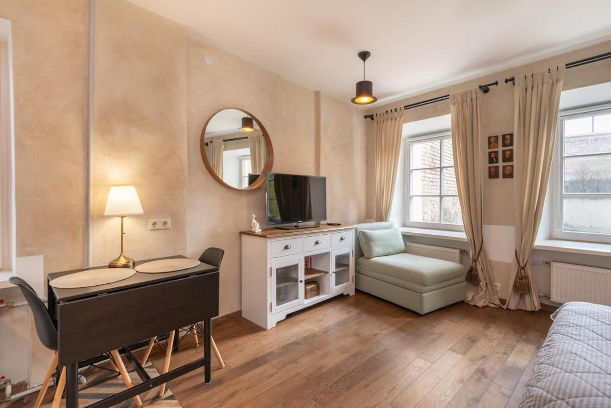 Cozy Urban Apartment 1