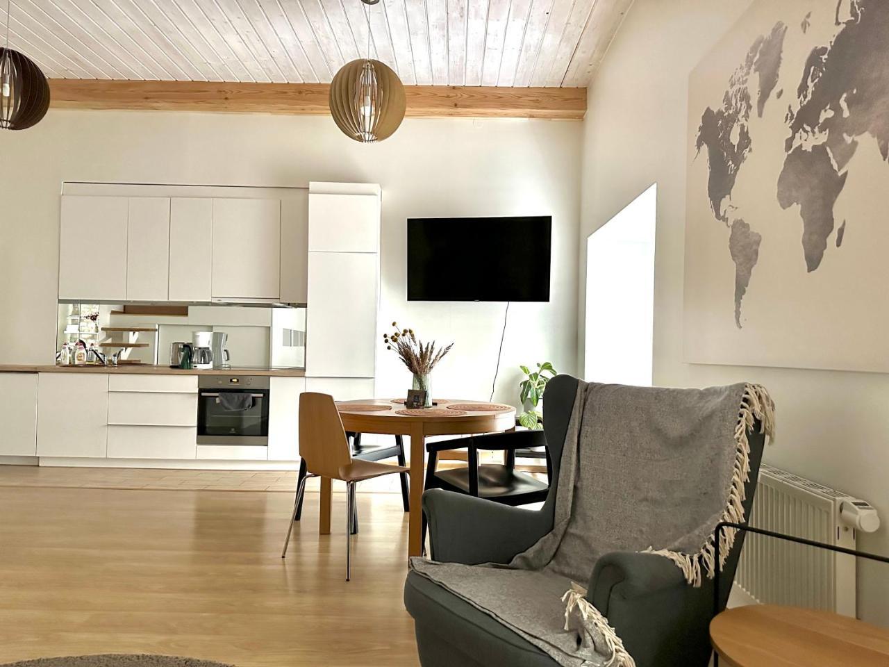 Cozy Studio Apartment Central